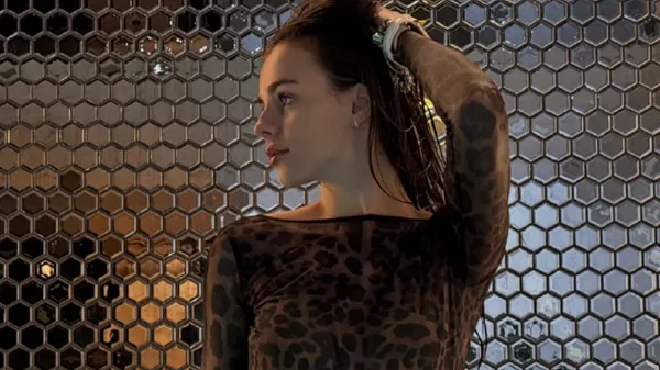 Симпатична сестра українського футболіста похвалилася тонкою талією і стрункими ніжками – фото