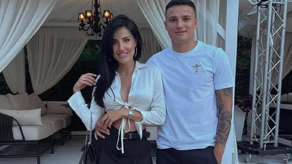 Возлюбленная Третьякова жарко поздравила его с днем рождения: "10-й год я дурею от твоих подкатов"