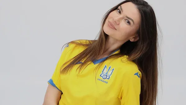 Лобода викликала фурор жіночним образом – піджак на голе тіло і зухвалі пози: "Перша сексуальна"