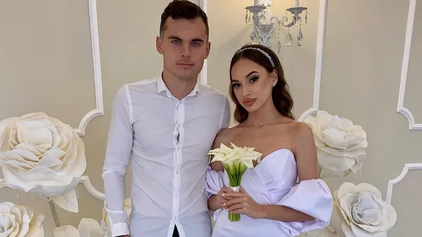 Загадкова та стильна: кохана Путрі показала нове сонячне селфі