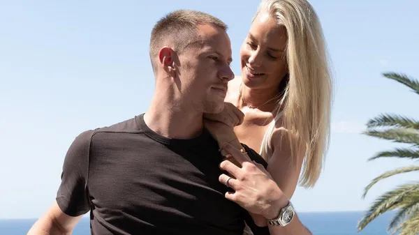 Зірка Барселони шокував заявою про розлучення після 8 років шлюбу – красуня і малі діти не втримали