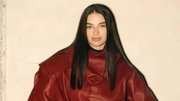 Кохана Усика знає, як зупинити час – її погляд це доводить