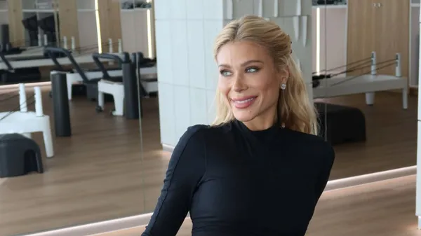 Форма, которая заставляет задержать дыхание: жена Конопли снова в центре внимания