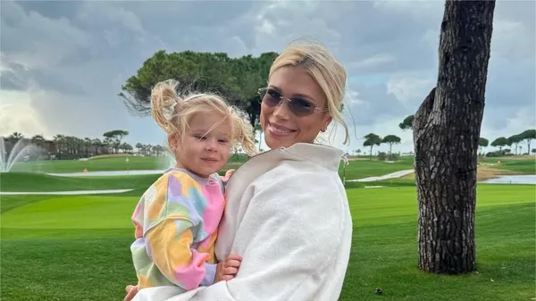 Якісний час з мамою: Конопля змалечку привчає доньку до граційності та пластичності