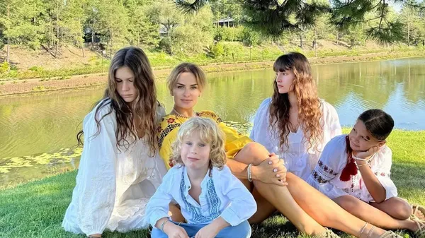 Семейный драйв: Пятова с детьми отрывается под Макарену в Египте