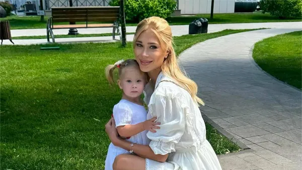 Коли мамин носик передався один в один: Конопля про схожість із донькою