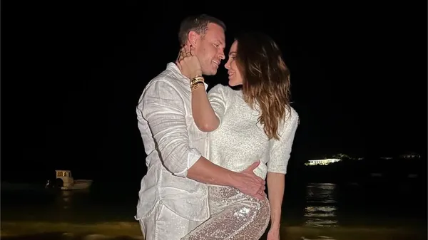 Бывшая итальянского футболиста Тотти летит на отдых с новым бойфрендом – дети тоже с ними