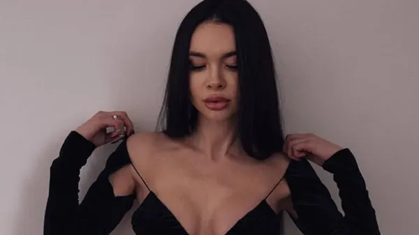 Страстная бывшая Кравца снова в центре внимания – ее идеальные формы и чувственная харизма пленяют