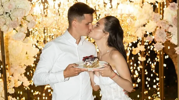 Пензлі, фарби та романтика: як футболіст Шахтаря провів час із дружиною