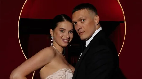 Романтична подорож: Усики запалюють мережу спільними фото з відпочинку