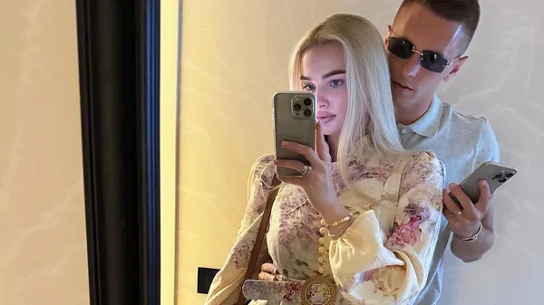 Півзахисник збірної України без тями закохався в сексапільну білявку: "Я та моя найкраща половина"