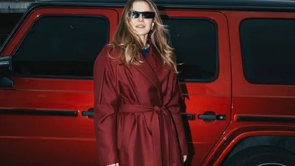 Дерзкая партнерша Левандовски вышла в свет без бюстгальтера – соблазнительный образ сводит с ума