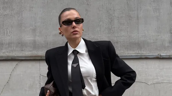 Черная классика с характером: Дубинчак в трендовом образе