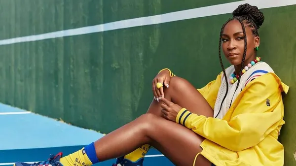 Топ-теннисистка проиграла украинке и покорила Оскар: сияла в платье с глубоким декольте на красной дорожке