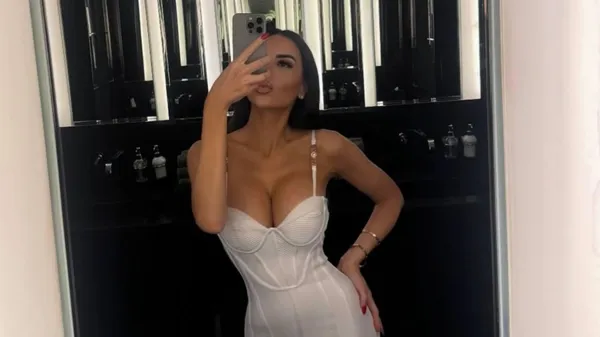 Опасная красота: эта футбольная телеведущая владеет искусством соблазнять