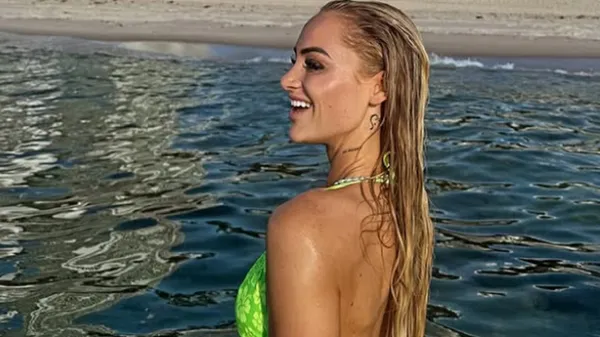 Найсексуальніша футболістка світу похвалилася божественною формою у прозорій білизні – фото