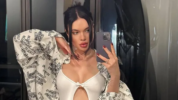 Сукня обтягує, погляд спокушає: екс-дружина Кравця – чисте бажання