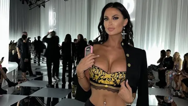 Бездоганна пасія екс-зірки Динамо запаморочила голови, оголивши ніжки у спекотній фотосесії