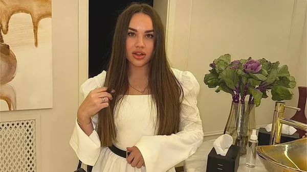 Кірюханцева нарешті знайшла свій фірмовий стиль – божеволіє від трьох смуг