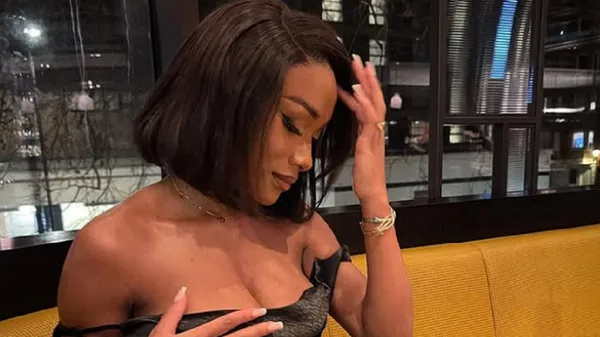 Приголомшлива пасія зірки Англії схвилювала мережу в спокусливому наряді без білизни – фото