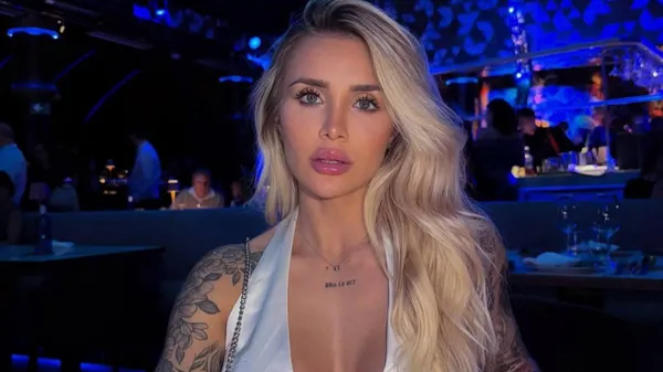 Горячая любовь: девушка Родриго показала не только розы