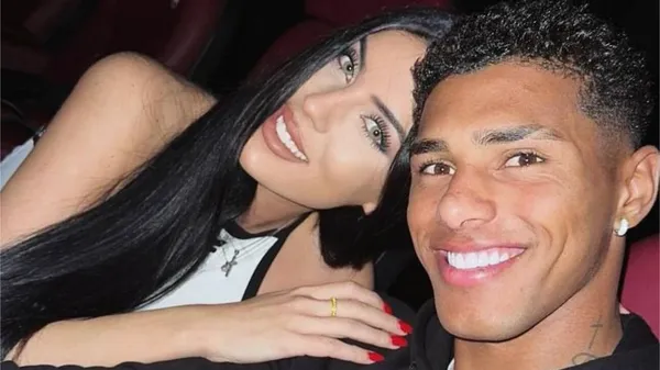 Винисиус со своей секс-бомбой ослепляют пафосом и страстной любовью: "Моя жизнь"