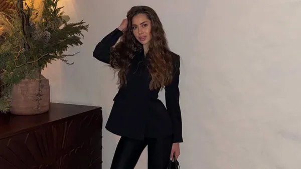 Вишуканість у чорному: наречена Вівчаренка створює моду без зайвих зусиль