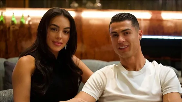 Роналду насолоджується відпочинком із дружиною: романтичні краєвиди та ніжні моменти