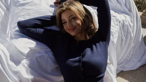 Ретро-шик в каждом кадре: новая сторис бывшей Белингема будто с киноэкрана