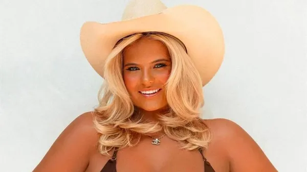 Самая жаркая ring-girl готовит панкейки полуобнаженной – на кухне горячо