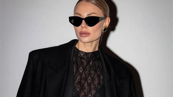 Чарівна пасія Бабенка в діловому сексі-образі – справжня офісна сирена