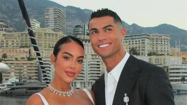 "Спасибо за вашу силу и любовь": Роналду трогательно поздравил самых любимых женщин с праздником