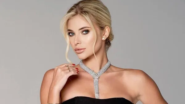 Савіна: коли мереживні рукавички і грація визначають святковий вечір