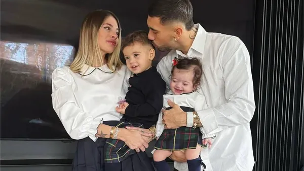 Кохана Дзакканьї поділилася провокаційним кадром – оголеною приймає ванну з дітьми