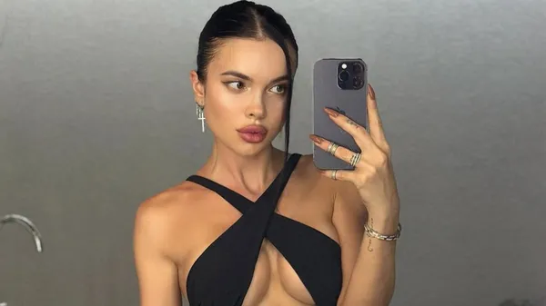 Колишня дружина Кравця вразила Монако стильним образом – фото у короткій спідниці