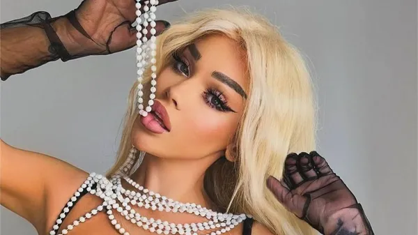 Жаркая бывшая Вербича эффектно предстала в соблазнительном белье: трусики явно хотят куда-то убежать