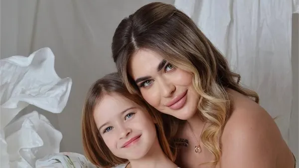 "Вспоминаю себя": любимая Корниенко поддержала дочь на школьном празднике