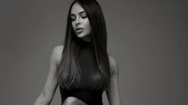 Гламурна дівчина Шапаренка приковує погляди витонченим стилем і чарівною красою