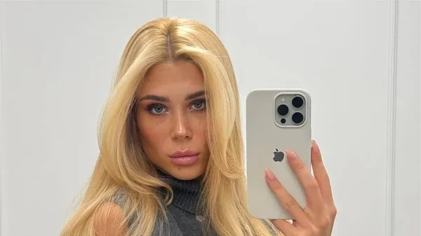 "Я народжена, щоб сяяти та радувати ваше око": Конопля розірвала мережу вогняними фото