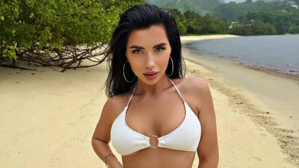 Форма безупречна, а вид ещё лучше: жена украинского игрока взбудоражила сеть