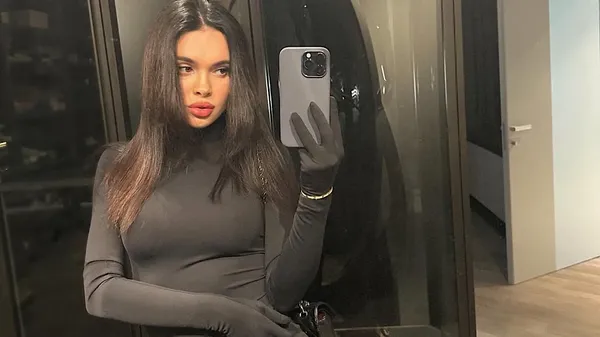 Экс-возлюбленная Кравца не оставила шансов: чулки, облегающее платье и никакого белья