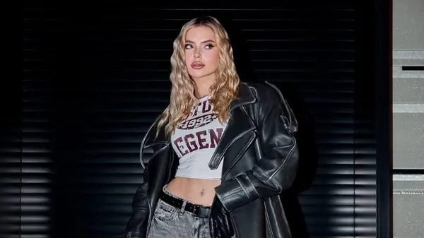 Вместо гламура – домашний уют: Бондарь поделилась милым кадром из лифта