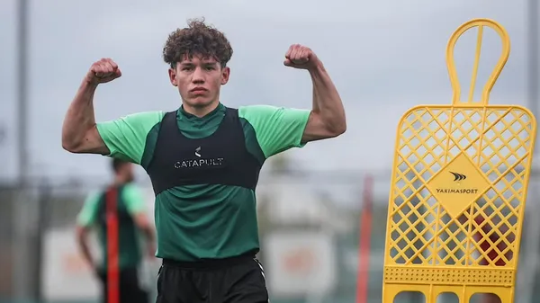 "После красной карточки покрасил волосы": Хлань мог стать пилотом и включает Бобула и Гигу