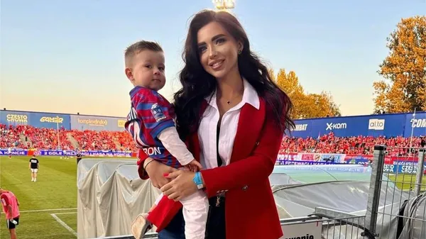 "Счастье быть мамой": Кочергина учит сына футболу