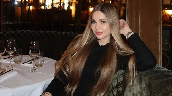 Забарная очаровывает кукольным взглядом – настоящая диснеевская принцесса