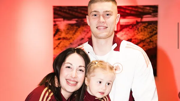 "Зацініть старання мого чоловіка": Довбик з дружиною зняли милий тренд – кохання у повітрі