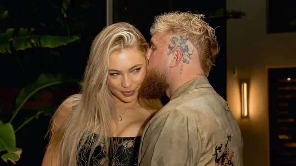 Мультимиллионер, побивший Тайсона, сделал предложение звезде спорта: блондинка просто сияет – космические расходы