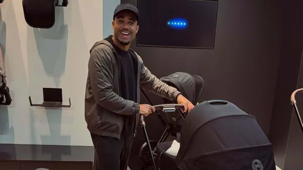 Легендарный нападающий Барселоны стал дедушкой в 48: его сын феерит с Забарным