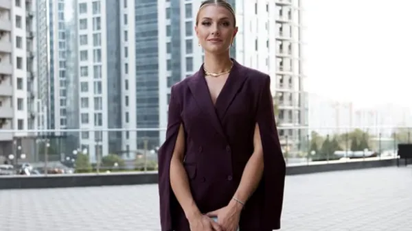 Харлан пронизывает взглядом и наносит удар неземной красотой – идеальная симфония эстетики