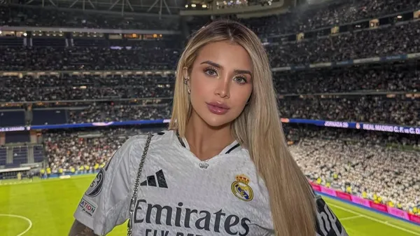 Сексуальные ягодицы девушки Родриго: соблазнительный изгиб, который не оставляет равнодушных